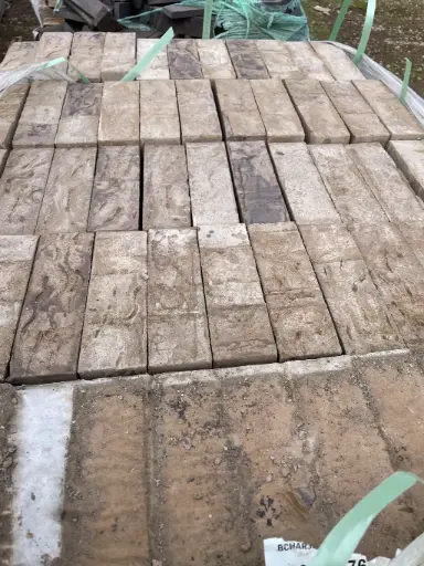 FULL BRICK - Boral Meridian Queen Old Guinard